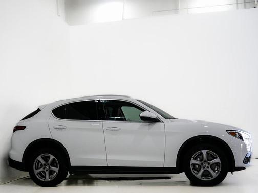 2021 Alfa Romeo Stelvio Base