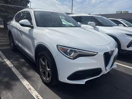2021 Alfa Romeo Stelvio Base