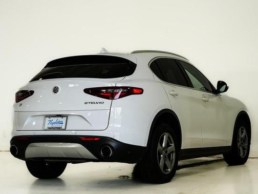 2021 Alfa Romeo Stelvio Base