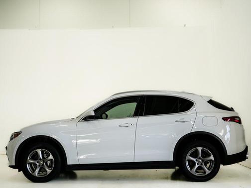 2021 Alfa Romeo Stelvio Base