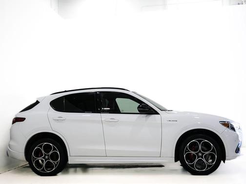 Alfa White 2023 Alfa Romeo Stelvio Veloce