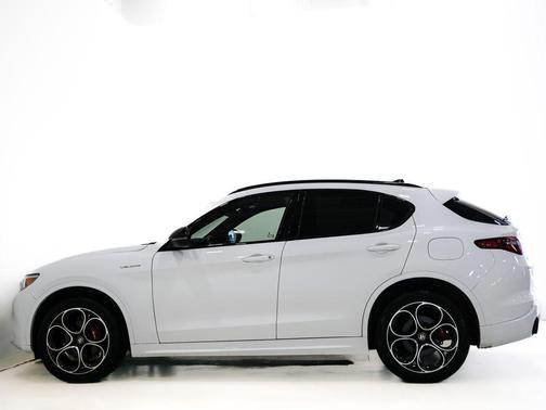 Alfa White 2023 Alfa Romeo Stelvio Veloce