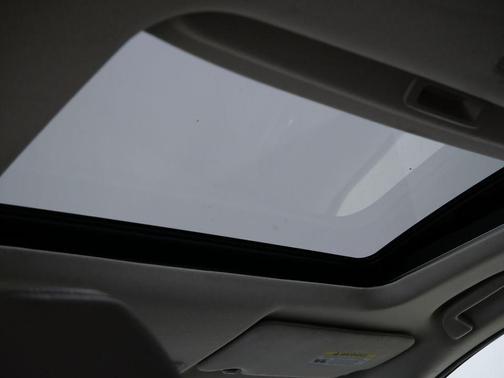 White 2018 Honda HR-V EX-L w/Navigation