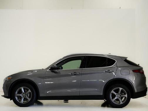 2021 Alfa Romeo Stelvio Base
