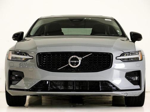 2024 Volvo S60 B5 Plus Dark Theme