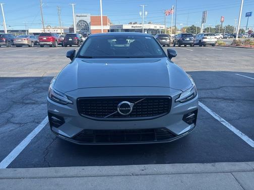 2024 Volvo S60 B5 Plus Dark Theme