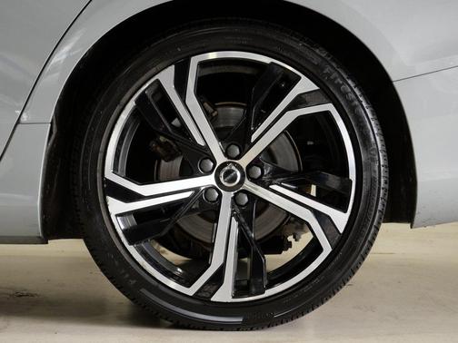 2024 Volvo S60 B5 Plus Dark Theme