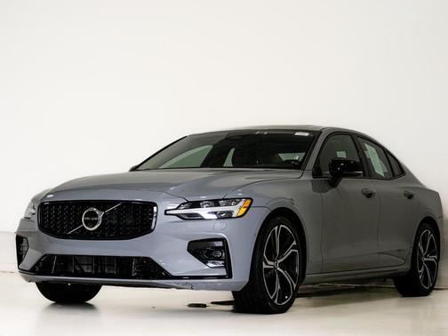 2024 Volvo S60 B5 Plus Dark Theme
