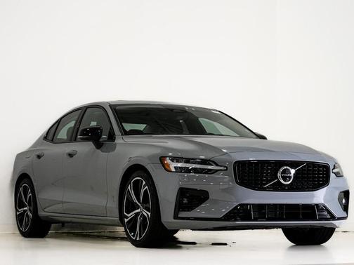 2024 Volvo S60 B5 Plus Dark Theme
