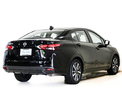 Super Black Metallic 2025 Nissan Versa 1.6 SV