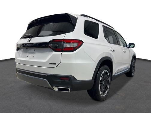 Platinum White Pearl 2026 Honda Pilot Touring 8-Passenger