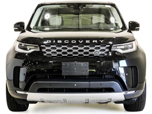 Black 2025 Land Rover Discovery S