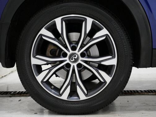 2018 INFINITI QX30 Premium