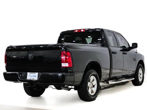 Brilliant Black Crystal Pearlcoat 2018 RAM 1500 Express