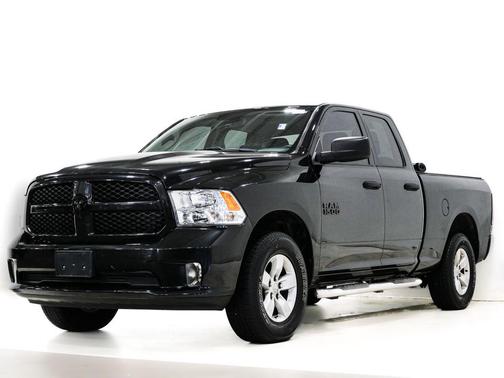 Brilliant Black Crystal Pearlcoat 2018 RAM 1500 Express