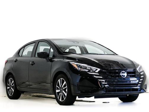 Super Black Metallic 2025 Nissan Versa 1.6 SV