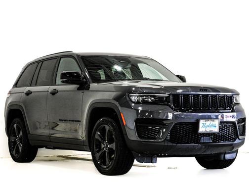 Baltic Gray Metallic Clearcoat 2023 Jeep Grand Cherokee Altitude