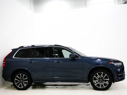 Denim Blue Metallic 2018 Volvo XC90 T6 Momentum