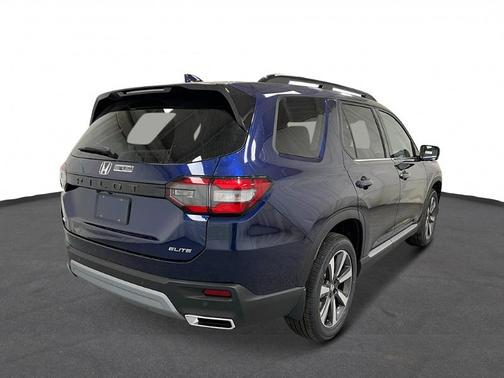 2025 Honda Pilot Touring 8-Passenger