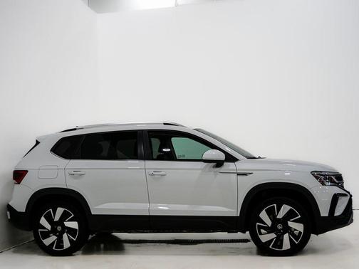 2024 Volkswagen Taos 1.5T SEL