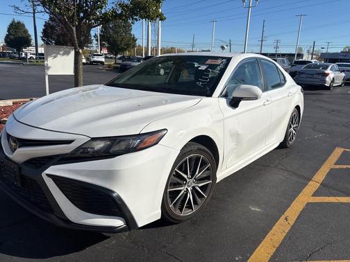 2022 Toyota Camry SE