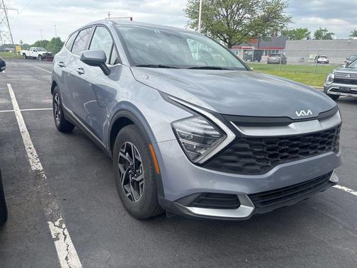 Everlasting Silver 2025 Kia Sportage LX