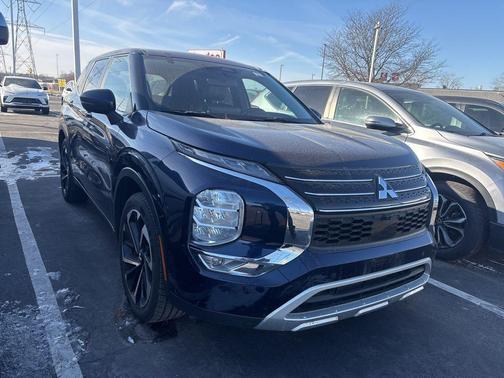 2024 Mitsubishi Outlander SE