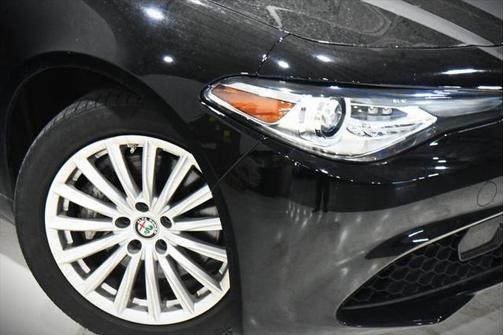 2021 Alfa Romeo Giulia Base