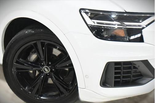 2022 Audi Q8 55 Premium