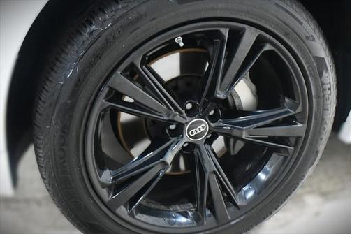2022 Audi Q8 55 Premium