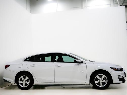Summit White 2023 Chevrolet Malibu LT