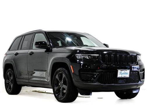 Diamond Black Crystal Pearlcoat 2023 Jeep Grand Cherokee Altitude