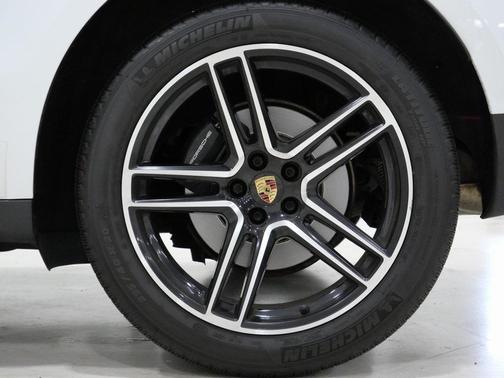 2020 Porsche Macan Base