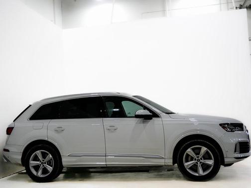 2024 Audi Q7 45 Premium Plus