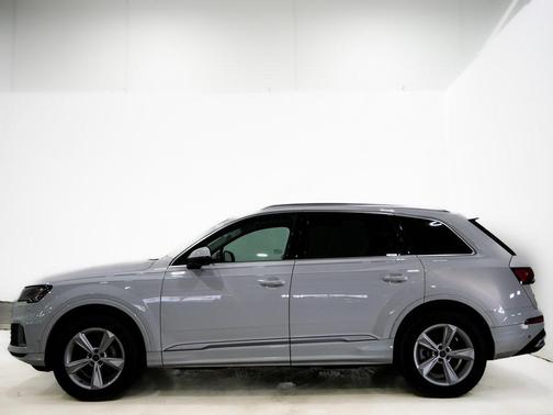 2024 Audi Q7 45 Premium Plus