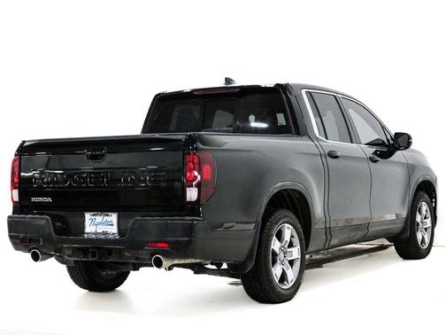 Crystal Black Pearl 2025 Honda Ridgeline RTL