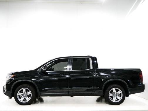 Crystal Black Pearl 2025 Honda Ridgeline RTL