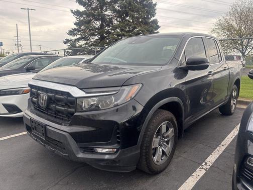Crystal Black Pearl 2025 Honda Ridgeline RTL