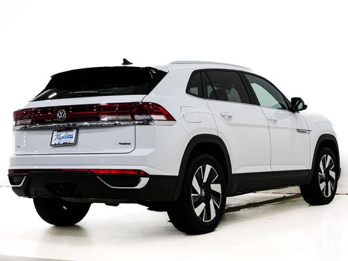 White 2025 Volkswagen Atlas Cross Sport 2.0T SE w/Technology 4MOTION
