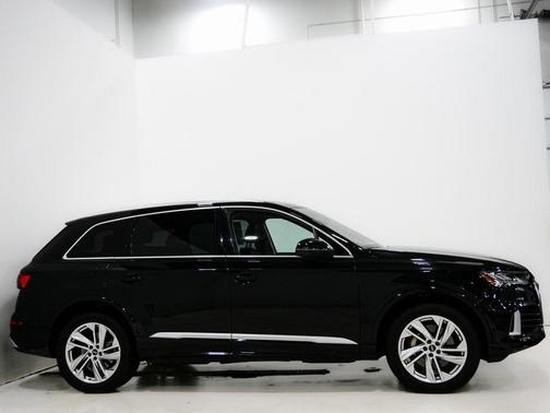 2023 Audi Q7 55 Premium Plus
