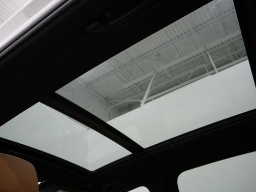 Alpine White 2024 BMW X5 PHEV xDrive50e