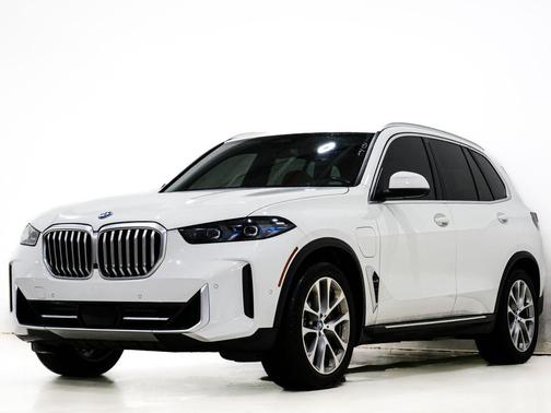 Alpine White 2024 BMW X5 PHEV xDrive50e