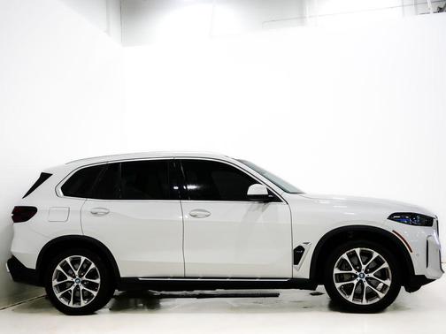 Alpine White 2024 BMW X5 PHEV xDrive50e