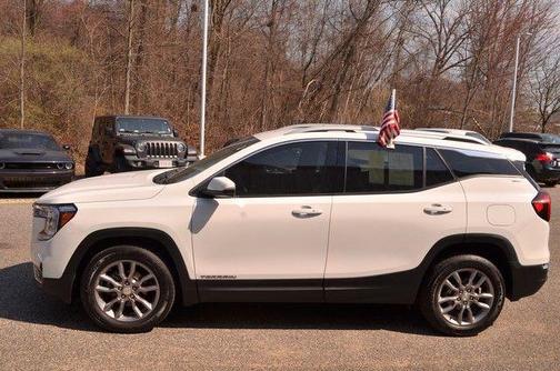 Summit White 2022 GMC Terrain SLT