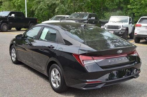 2021 Hyundai ELANTRA SE