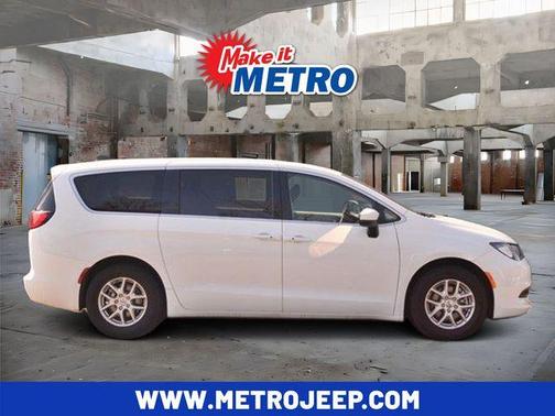 2023 Chrysler Voyager LX