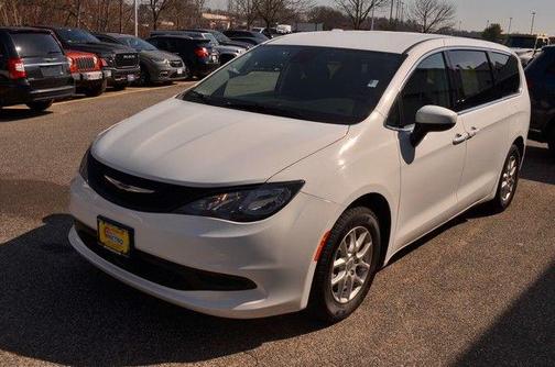 2023 Chrysler Voyager LX