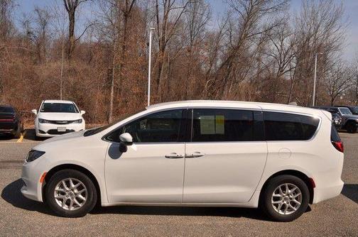 2023 Chrysler Voyager LX