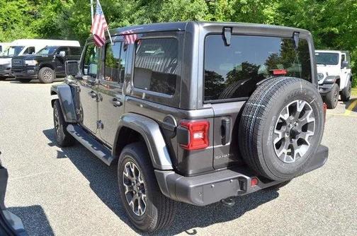2025 Jeep Wrangler 4-Door Sahara 4x4