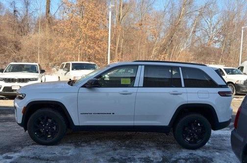 2026 Jeep Grand Cherokee Laredo
